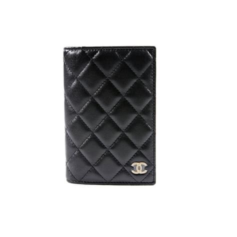 protege passeport chanel|Chanel petite.